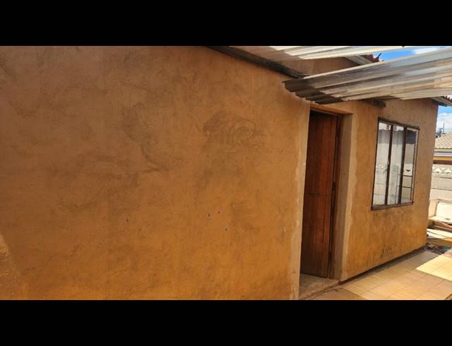 2 BEDROOM HOUSE FOR SALE IN DAVEYTON CENTRAL